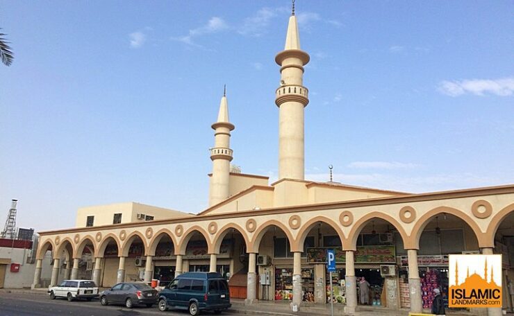 Front of Masjid Minaratain