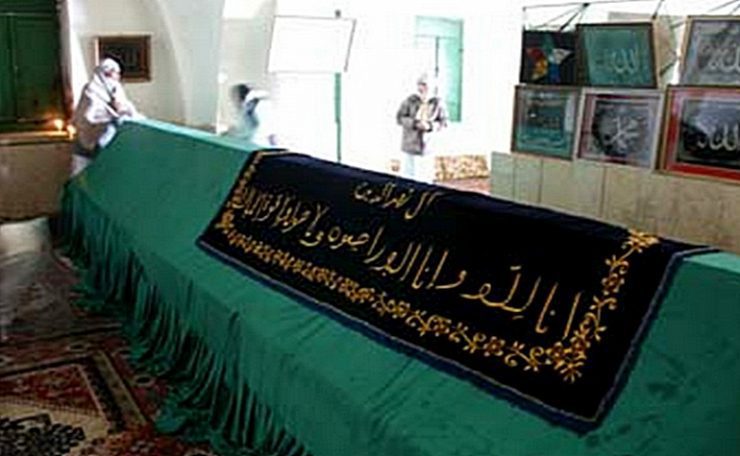 The elongated tomb of Habil