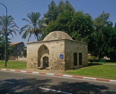 Structure built over a disused well in Bab-e-Lud