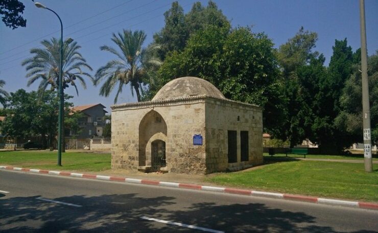 Structure built over a disused well in Bab-e-Lud
