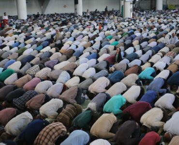 muslims praying in the direction of mecca
